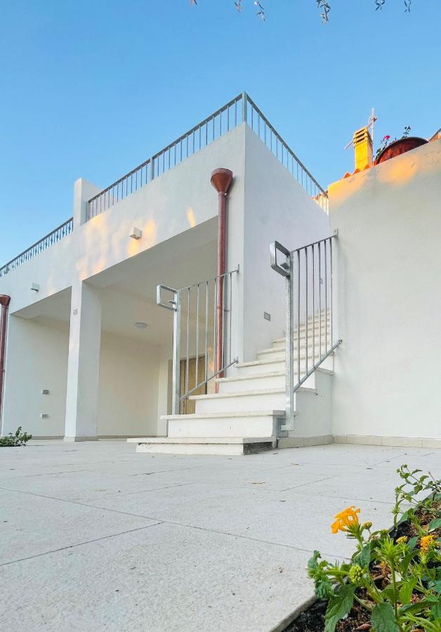Chrisso Rooms Affittacamere San Teodoro  Exterior photo