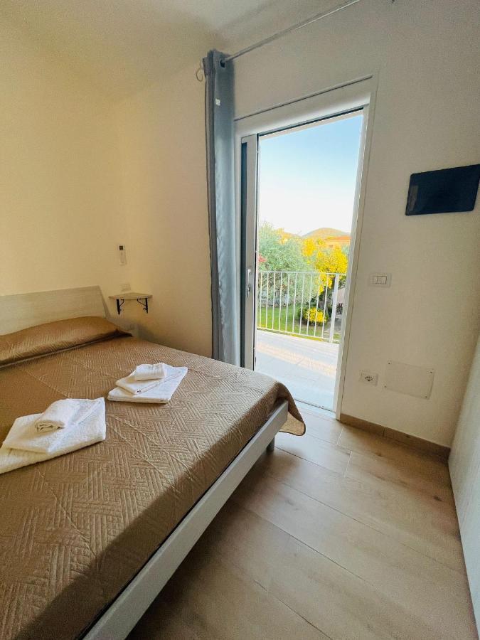Chrisso Rooms Affittacamere San Teodoro  Exterior photo